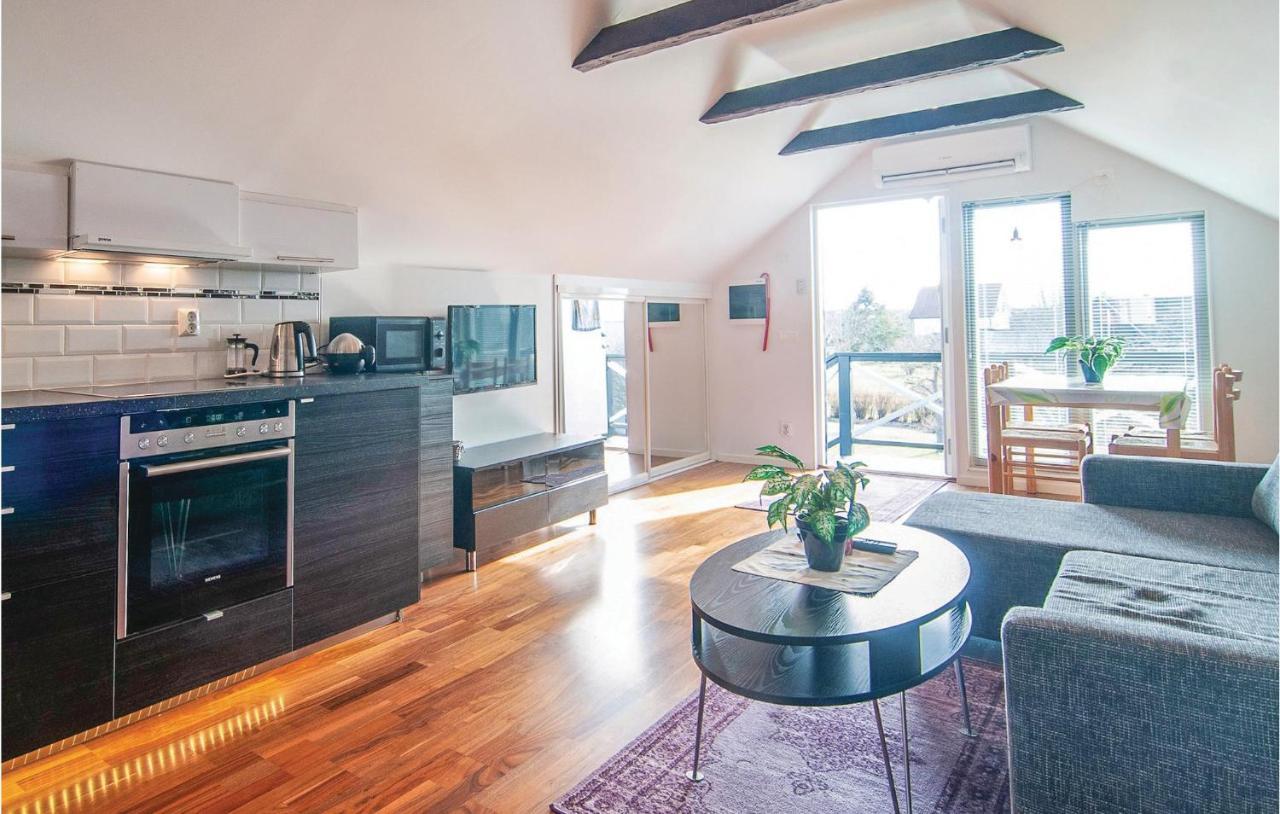 Cozy Apartment In Klintehamn With Wifi Exteriör bild