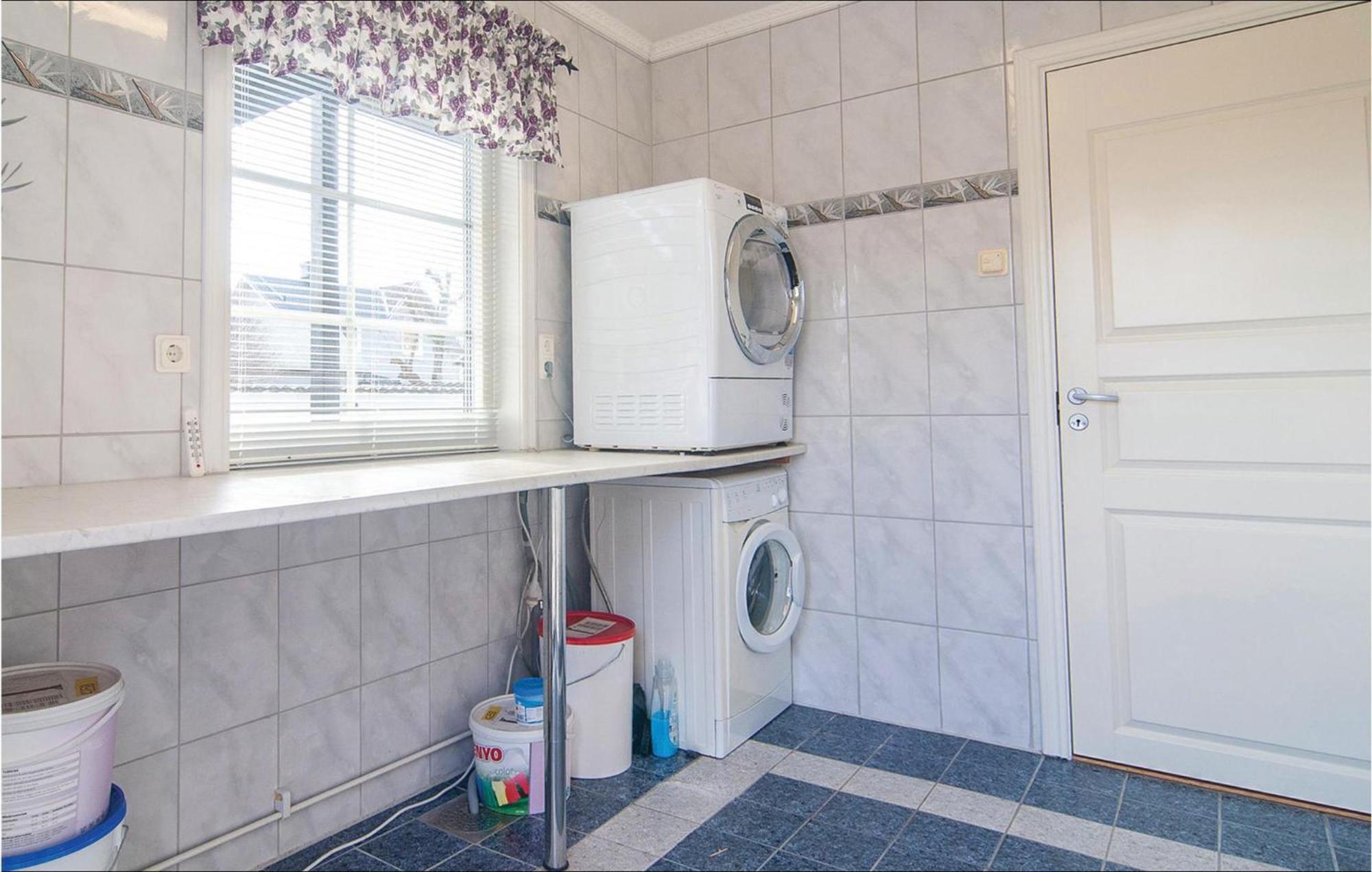 Cozy Apartment In Klintehamn With Wifi Exteriör bild
